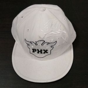 Phx knit hat sz 7 1/2 color white black in good condition